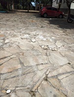 Conserto do piso da Praça onde está situada a Igreja Matriz