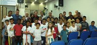 Grupo Evoluarte de Capoeira visita Câmara Municipal.