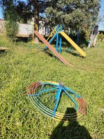 Moradores solicitam limpeza de praça