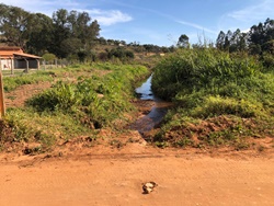 Providências para escoamento de água na Av. Alice B. Coelho