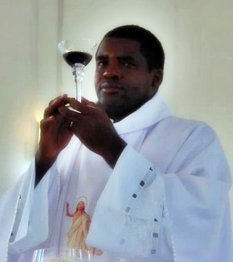 Querido Pároco e amigo Padre Aloísio Gustavo – Padre Liu!