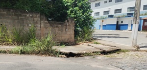 Reparo da calçada da esquina da Av. João Barros Santos com a Rua do Parque