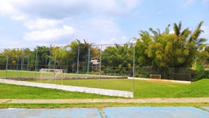 Sistema de iluminação no campinho de futebol do Complexo de Lazer
