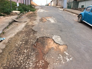 Vereador solicita tapa-buracos no bairro Tiro aos Pombos