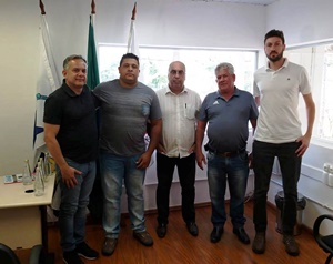 Vereadores buscam esclarecimentos sobre o engarrafamento de água